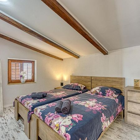 Old Town Apartments In Umag Ngoại thất bức ảnh