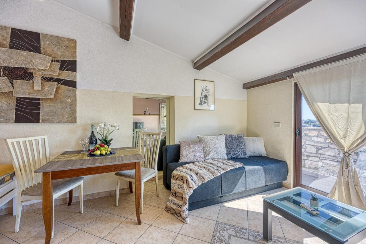 Old Town Apartments In Umag Ngoại thất bức ảnh
