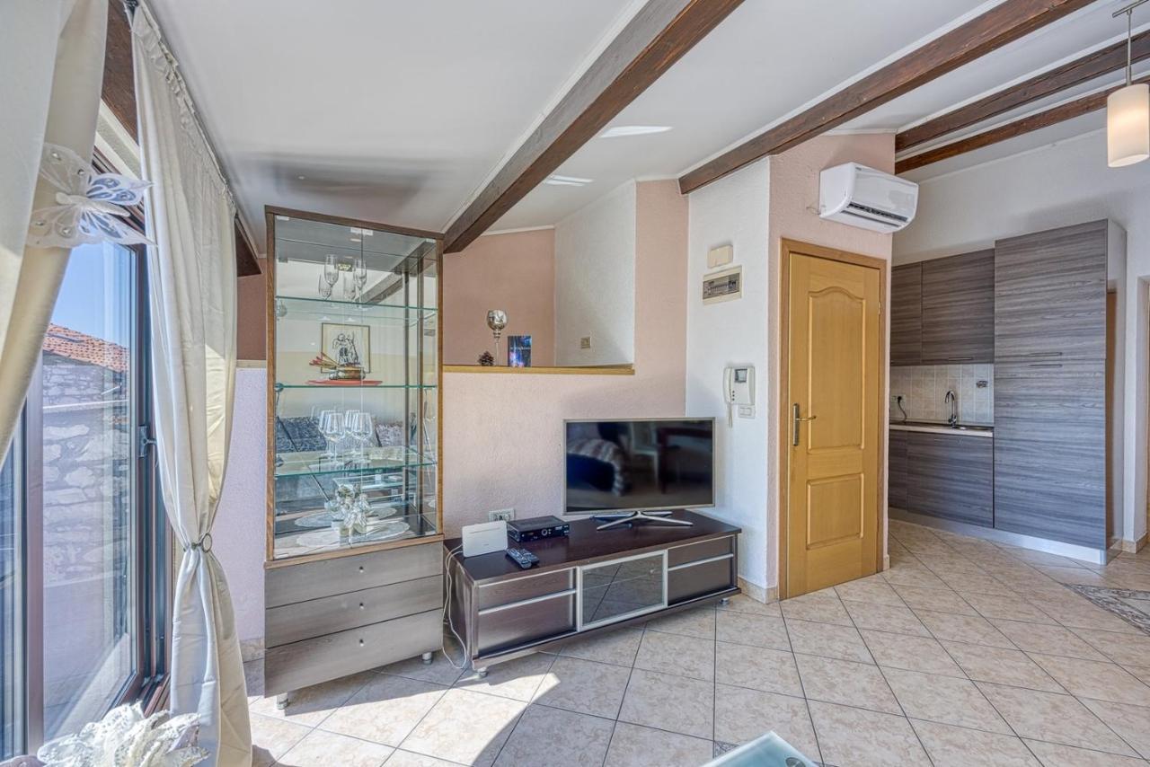 Old Town Apartments In Umag Ngoại thất bức ảnh